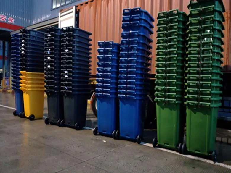 Bakul Sisa Plastik yang berwarna-warni Sedia Untuk Penghantaran